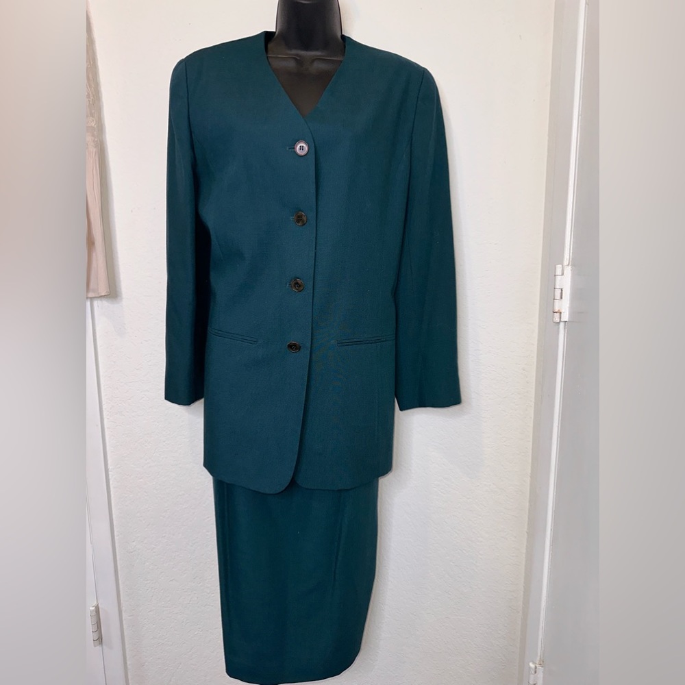 Vintage Women’s Pendleton skirt suit in excellent condition